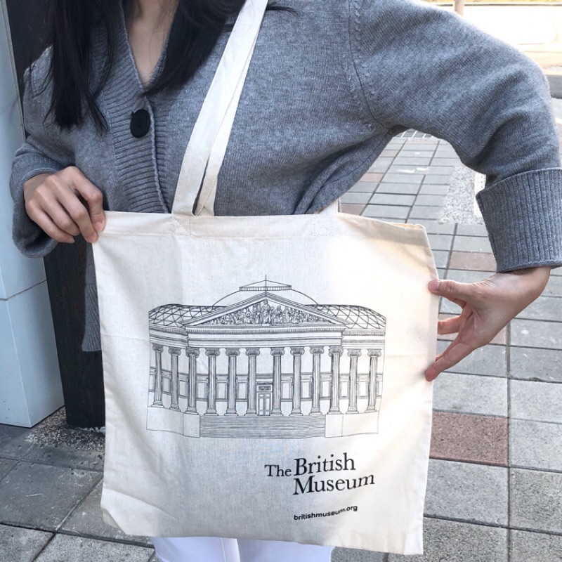 每個人都必須擁有！ British museum tote bag大英博物館 帆布包購物袋雜誌包托特包 現貨唷