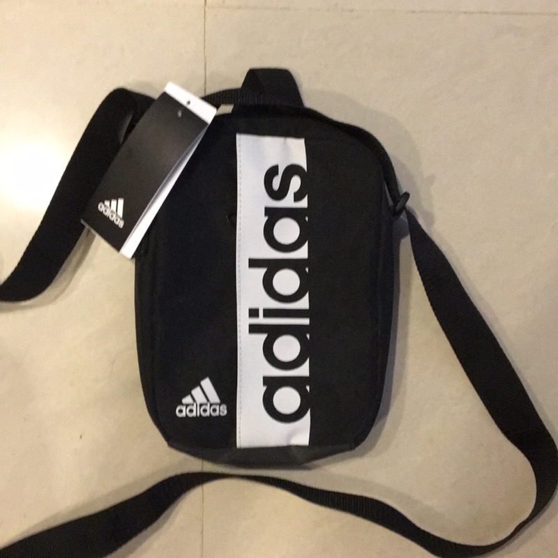 Adidas 斜背小包包