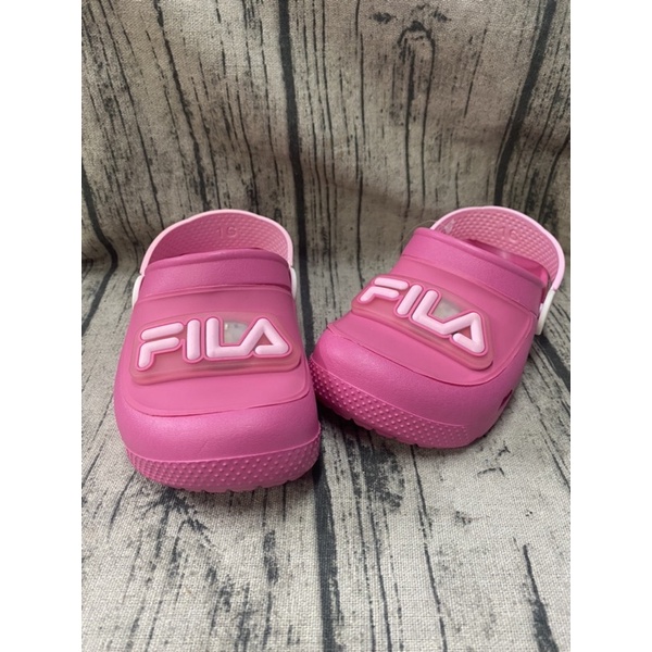 金英鞋坊-Fila 全新福利品台灣製造洞洞鞋，拖鞋出清-250元