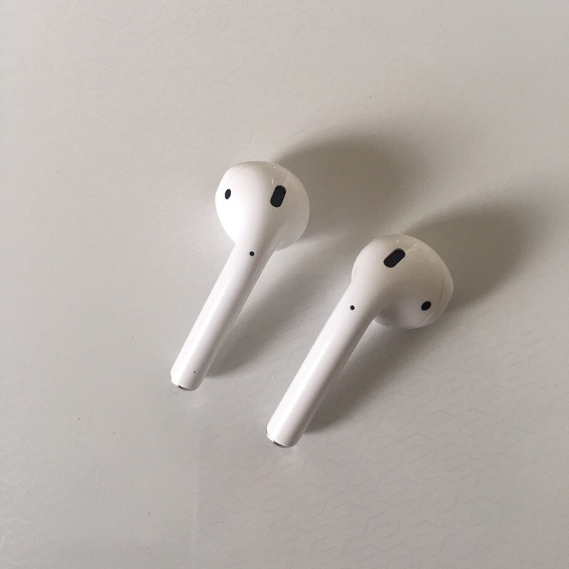 • 二手 - AirPods 藍芽耳機 左 右 耳機 （無充電盒）