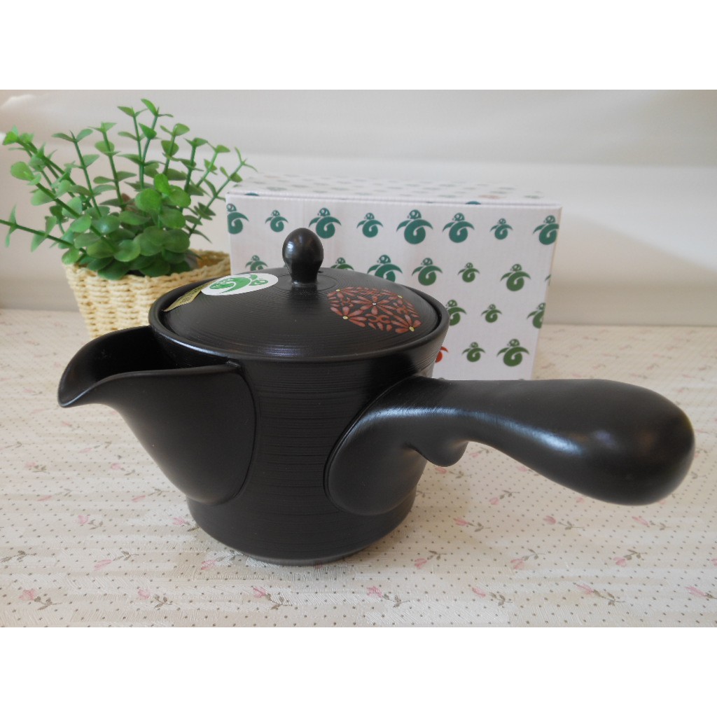 婕的店日本精品 日本帶回 海渡商品 常滑燒丸紋小花黑泥急須日本製泡茶壺 蝦皮購物