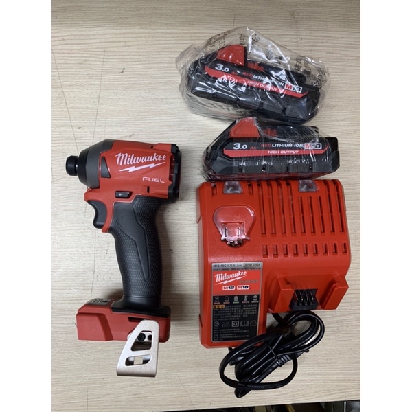 全新外匯Milwaukee2853-22 配3.0電池二顆 加一台充電器 新款無刷起子機18V 短溝的