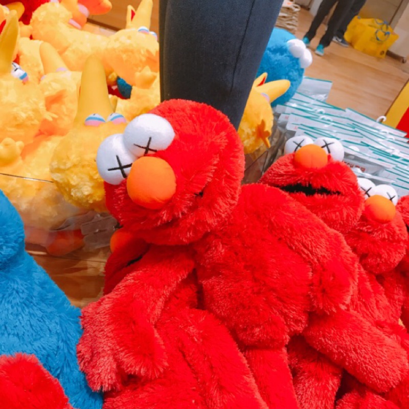 KAWS X Sesame Street 玩偶 Elmo娃娃 uniqlo聯名