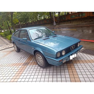 出租1989年alfa romeo sprint/愛快羅蜜歐/復古車出租 婚紗攝影/廣告拍攝/攝影道具/MV拍攝