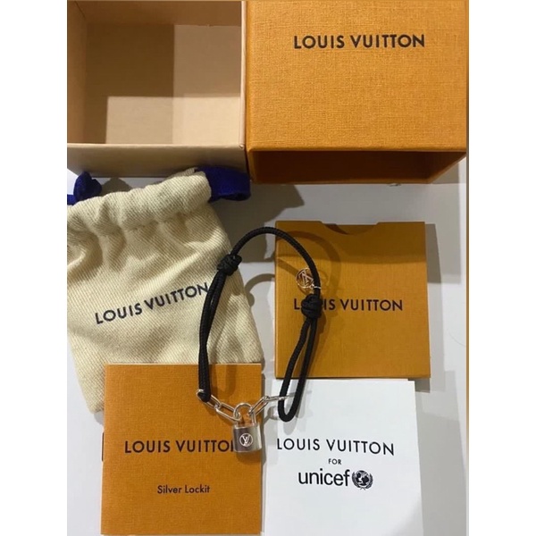 近全新賠錢賣Louis Vuitton手鍊LV天然鈦金屬手鏈手環