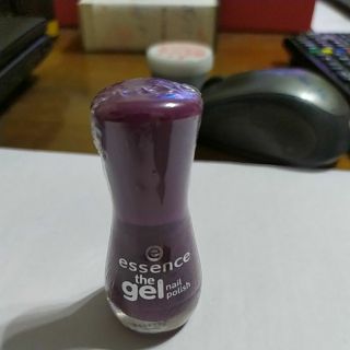 e essence 艾森絲 凝膠光感絢色指甲油52 盧森堡製