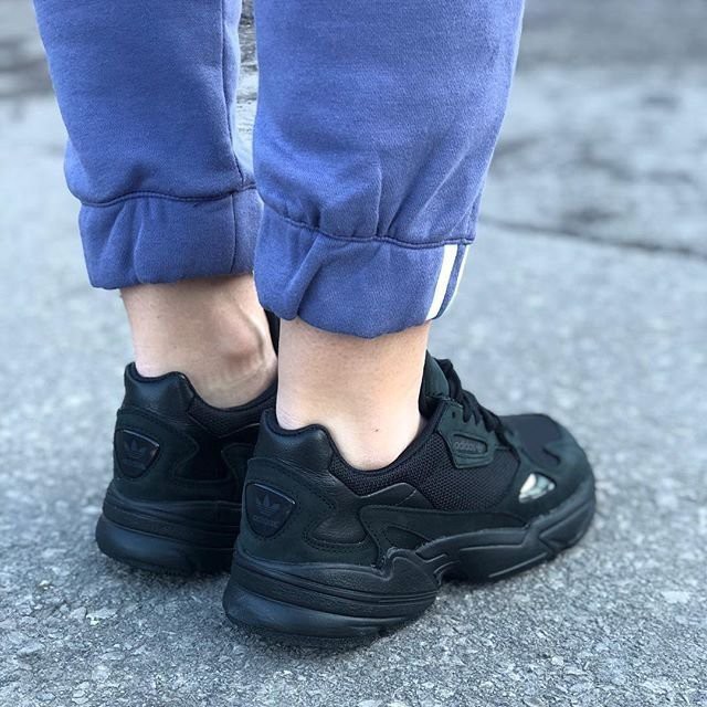adidas falcon g26880
