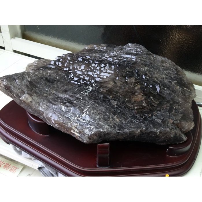 ~shalin-crystal~巴西鱷魚骨幹水晶坐墊~31.2公斤~完整度高~除穢聚氣~化煞聚財~值得珍藏!