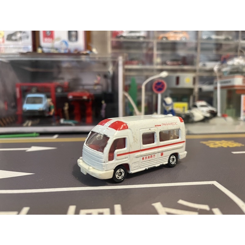 Tomica 合金車 No51 - Nissan Paramedic Ambulance紅標 救護車 51