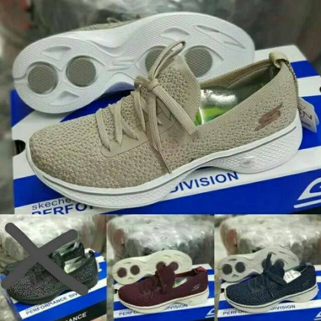 Skechers / skechers 鞋子 / skechers 鞋子有禮物的女士皮帶