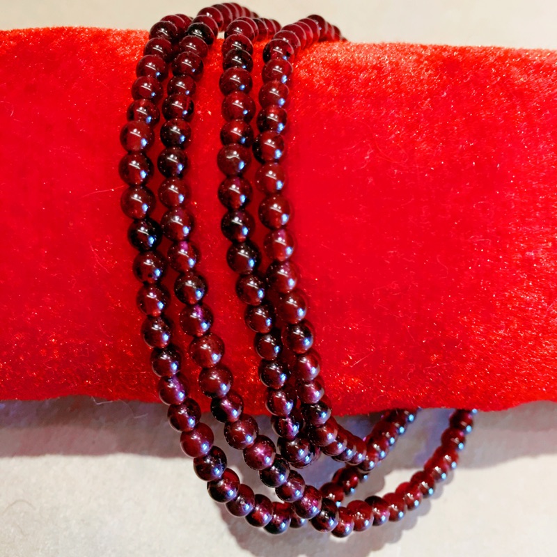 紅石榴石3mm圓珠，珠子非常小，可當項鍊或4圈手鍊