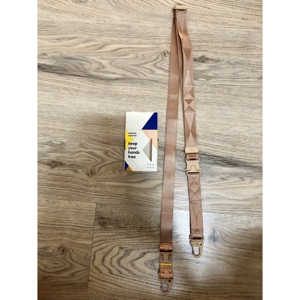 全新正品 德國柏林 XOUXOU 手機背帶 背繩 粉色