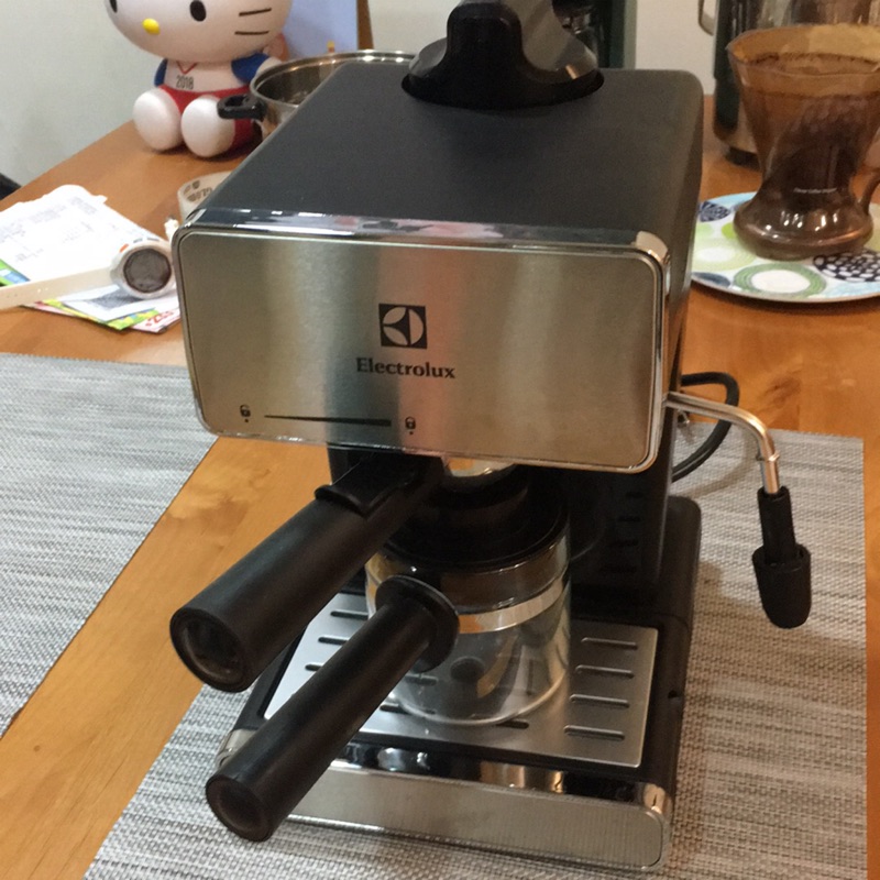 Electrolux 義式咖啡機 ees1504k