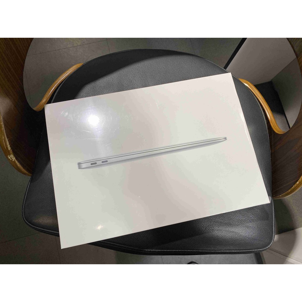 賠錢出清 Macbook Air 13" 2019 銀色 128G 英文鍵盤 全新未拆 台灣公司貨 只要27500 !!