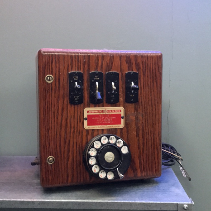 美國 古董 舊物 收藏 電話測試機 商空 佈置 陳列 打字機 答錄機 鐘 時計 古董機 通信機 話務機 拐拐 軍風 野營