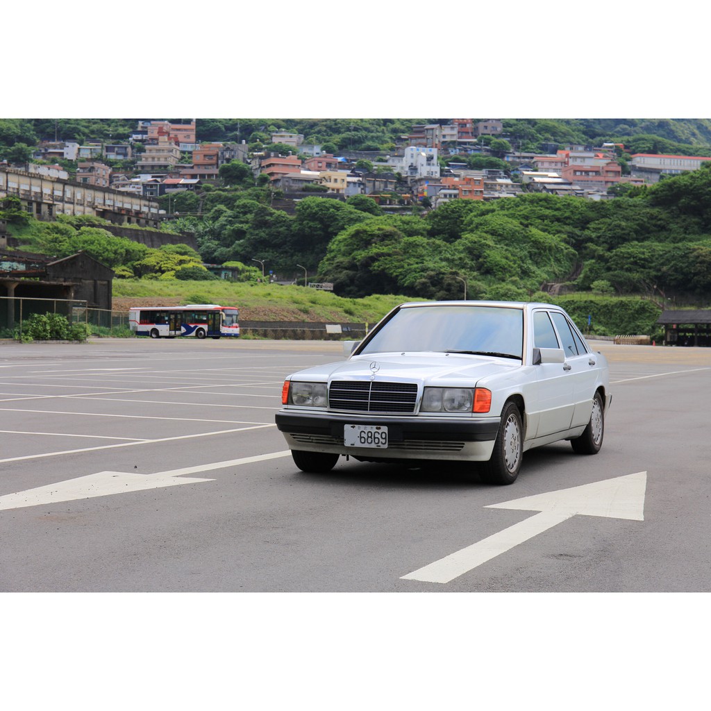 1990 10出廠mercedes Benz W1 190e 2 0 白色搭配藍內裝 蝦皮購物