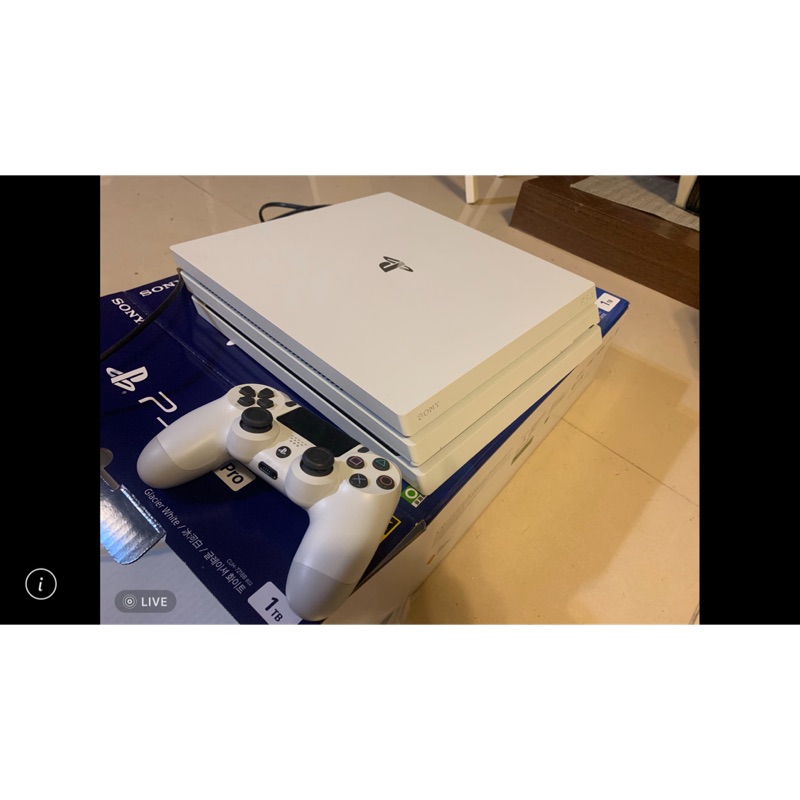 PS4 Pro遊戲主機(白色附照）