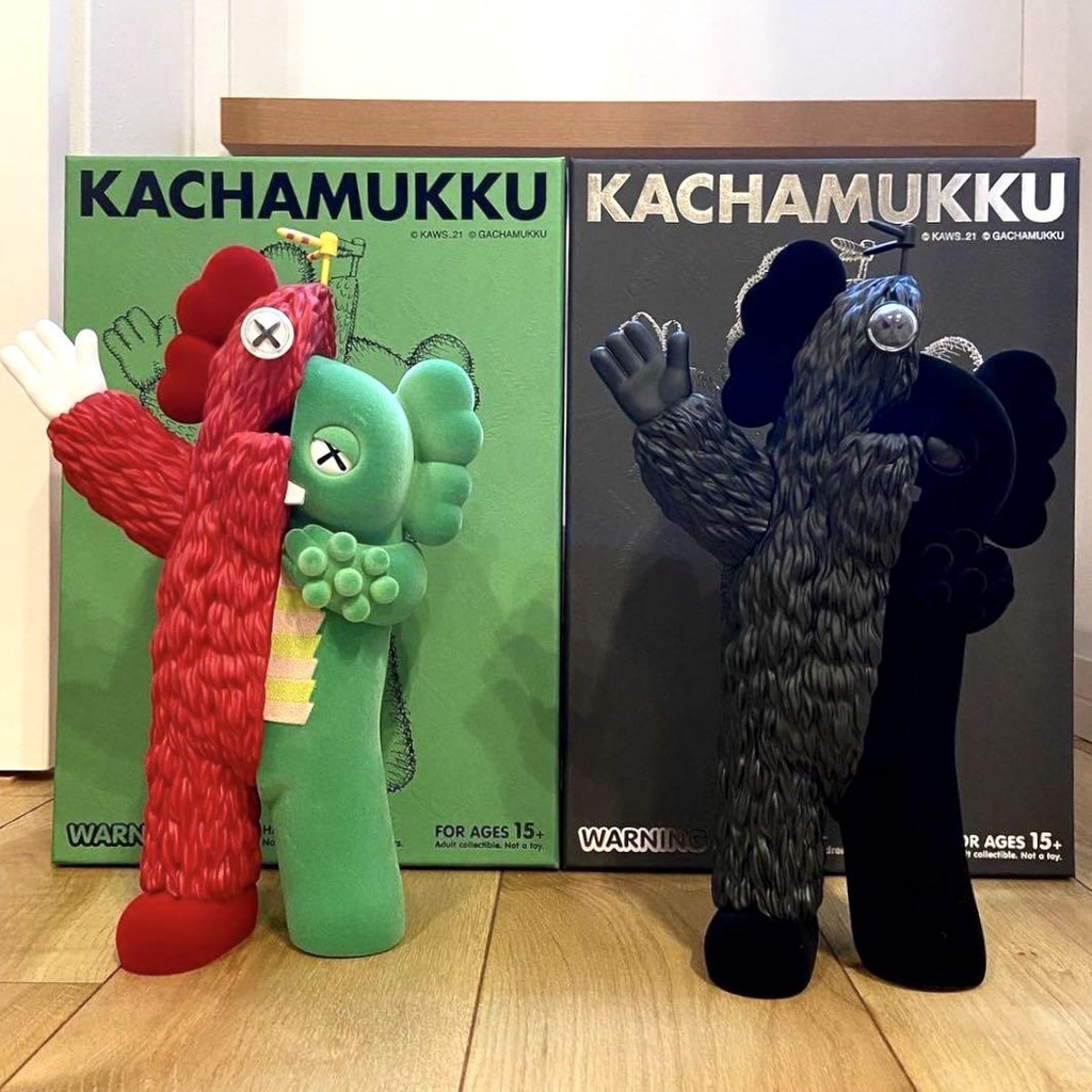 KAWS KACHAMUKKU Original & Black 2体セット