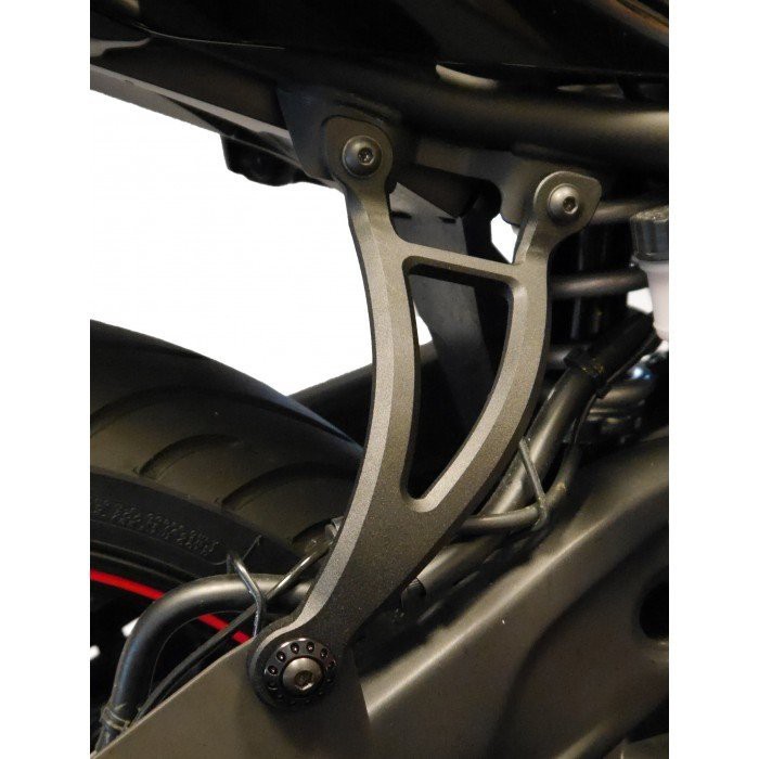 【MotoLAB】[預購]Yamaha R3 英國Evotech後腳踏移除Kit組(含排氣管吊架)