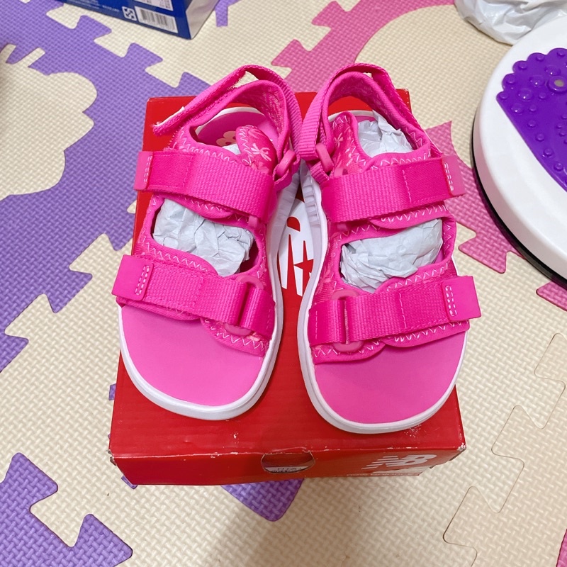 全新new balance女童涼鞋(14.5公分）