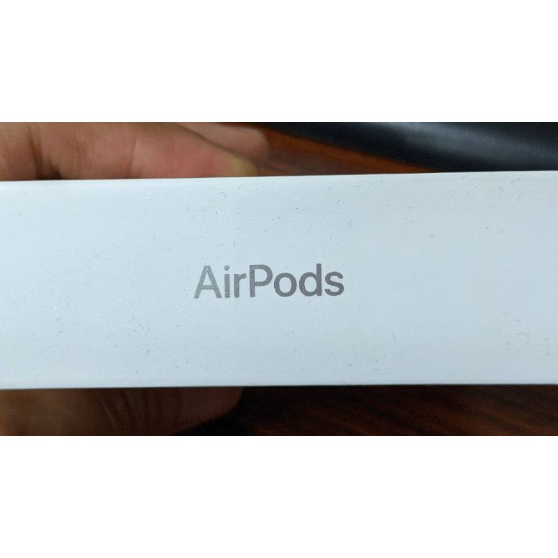 AirPods 搭配充電盒(不具備無線充電盒款)