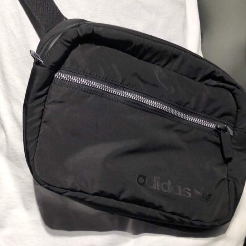 Adidas 斜背小包ED7992 | 蝦皮購物