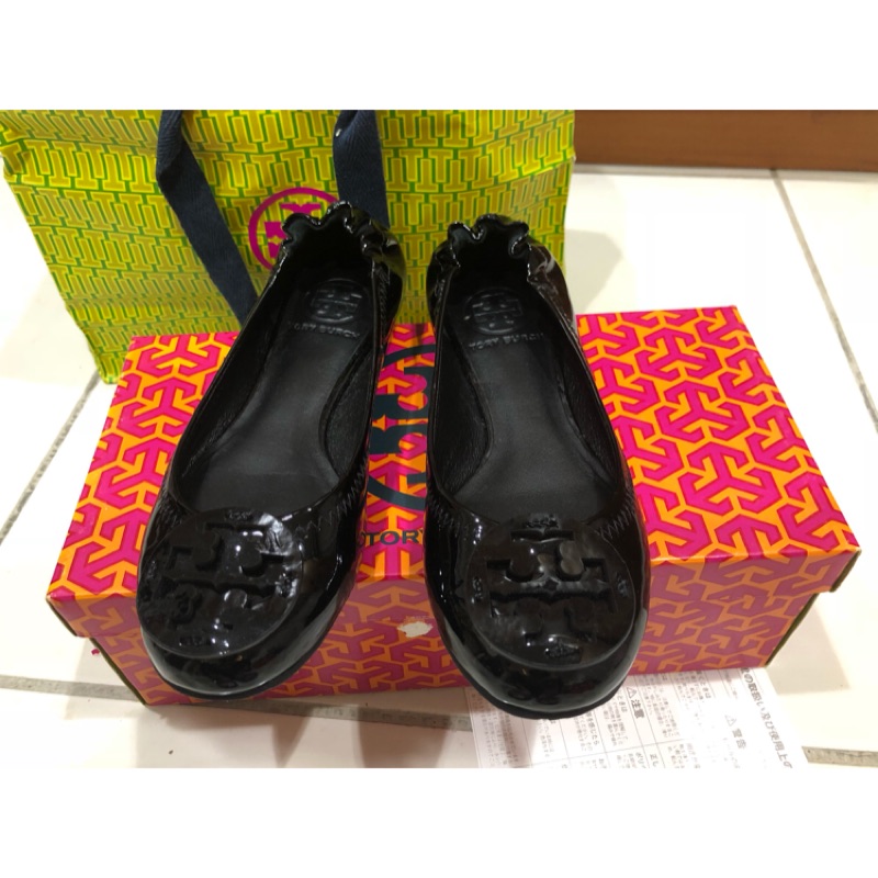 Tory Burch 漆皮黑色 平底鞋 娃娃鞋 九成新 便宜出售 size:21.5cm 日本購入