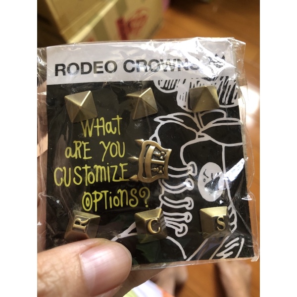rodeo crowns 日本 潮牌 品牌  別針 七個 鉚釘 很潮