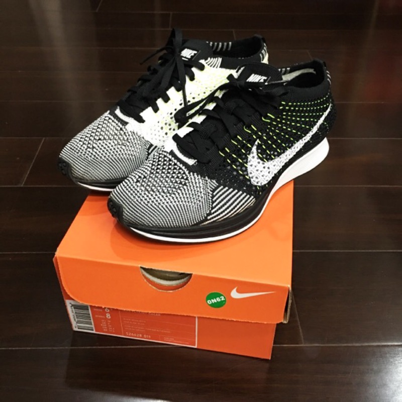 Nike Flyknit Racer 黑白陰陽（有黃線款）