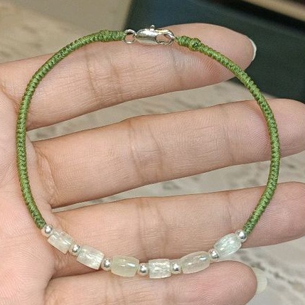 玩石手繩工坊-4.5m綠鋰輝迷你桶珠、幸運手繩，天然成色超美超透有拉絲（下單請留尺寸）