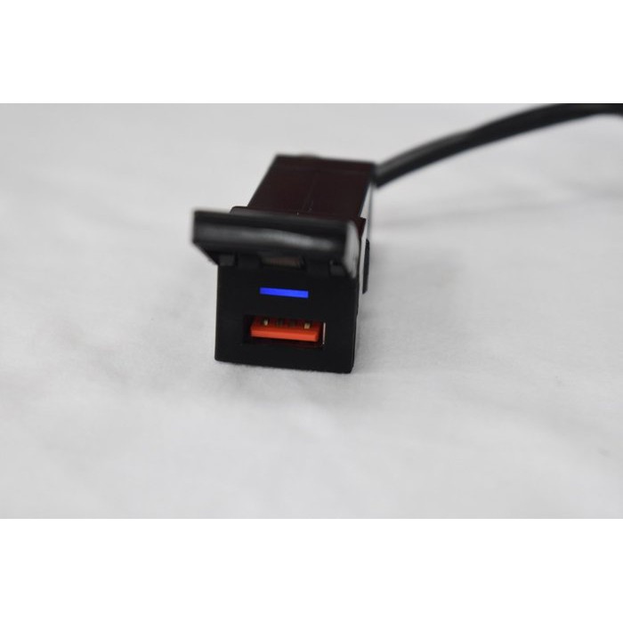 【小鳥的店】豐田 2018 AURIS 8代CAMRY 車美仕 單孔 USB 盲塞式 專用型 藍光顯示 3A 快充 改裝