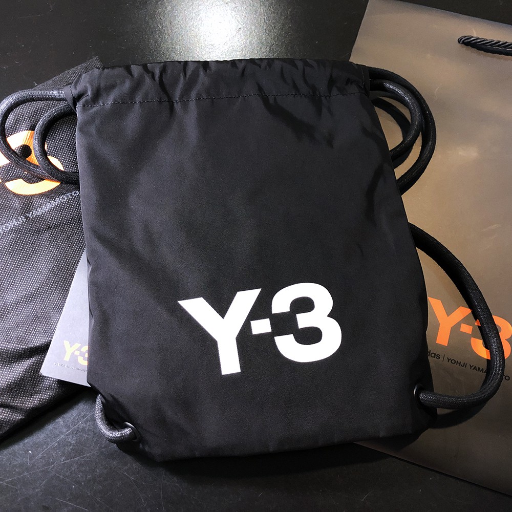 日本專櫃真品附紙袋！Y-3 by Adidas 山本耀司 大LOGO 2 WAY 束口後背包．斜背包．胸包．黑色