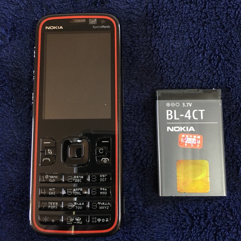 Nokia 5630 紅色 二手機(螢幕中間有一條黑線)