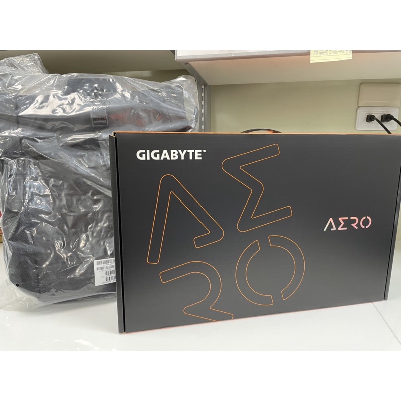 【GIGABYTE 技嘉】AERO 17 HDR YD-73TW548GP 17.3吋電競筆電(RTX3080 8G)