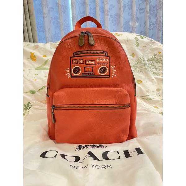 ⏰限時特價⏰保證正品 近全新COACH x Keith Haring設計師聯名款 可愛收音機造型火焰橘牛皮 手提/後背包