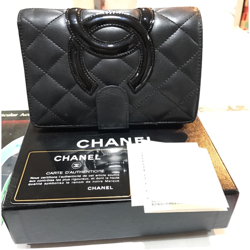 CHANEL 經典康朋漆皮LOGO釦式拉鍊中夾