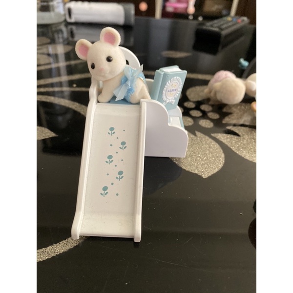 森林家族 溜滑梯 白鼠 爬姿 寶寶 書本