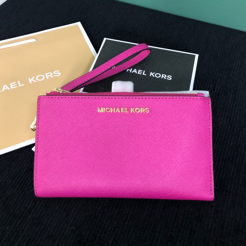 MK 防刮真皮扣式多功能皮夾 桃紅 多國包 外幣 出國必備 手拿包 MICHAEL KORS 現貨 美國代購