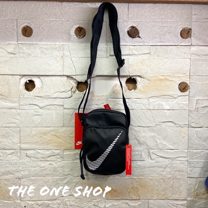TheOneShop NIKE 包包 腰包 背包 側背包 小方包 小包包 胸包 黑色 反光 防水 DB4696-010