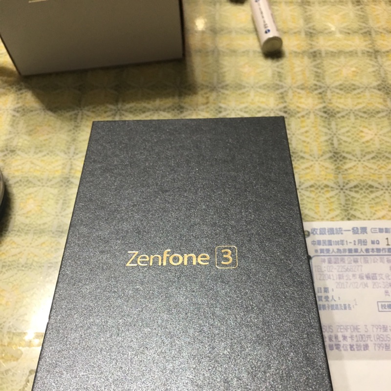 全新 asus zenfone3(ze552kL) 4G.64GB 藍寶黑 神腦公司貨 附購買時發票
