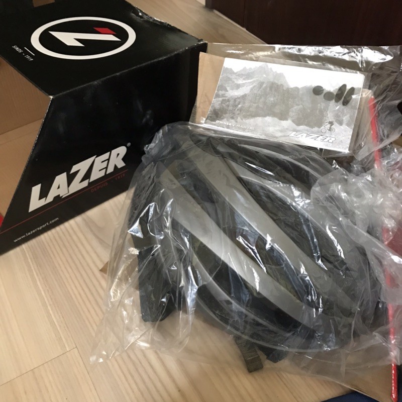 ［全新］❗️只有一頂❗️LAZER GENESIS自行車 公路車安全帽 尺寸L(58-61cm)✅附贈帽袋