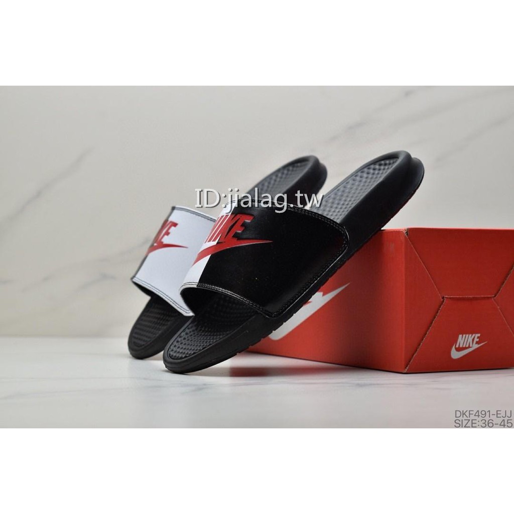nike benassi mismatch slides