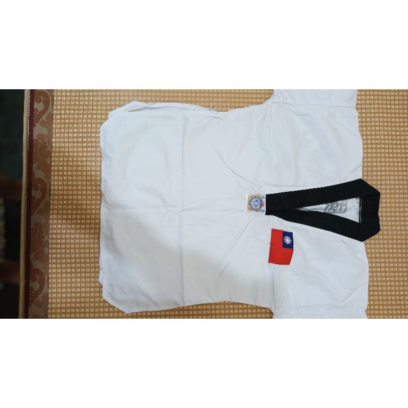中華民國跆拳道協會白帶32號制服，女國小生可穿！