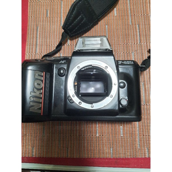 (暫售保留中)Nikon F-401s，附背帶與AF Nikkor 28~100mm f3.5-5.6G底片相機