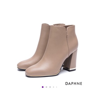 達芙妮DAPHNE 尖頭粗跟踝靴