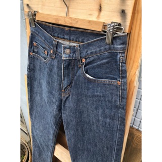 W26 中深色 551 中低腰褲 合身 2001 中低腰褲 Levi's 二手牛仔褲 二手Levis 中低腰牛仔褲 貼身