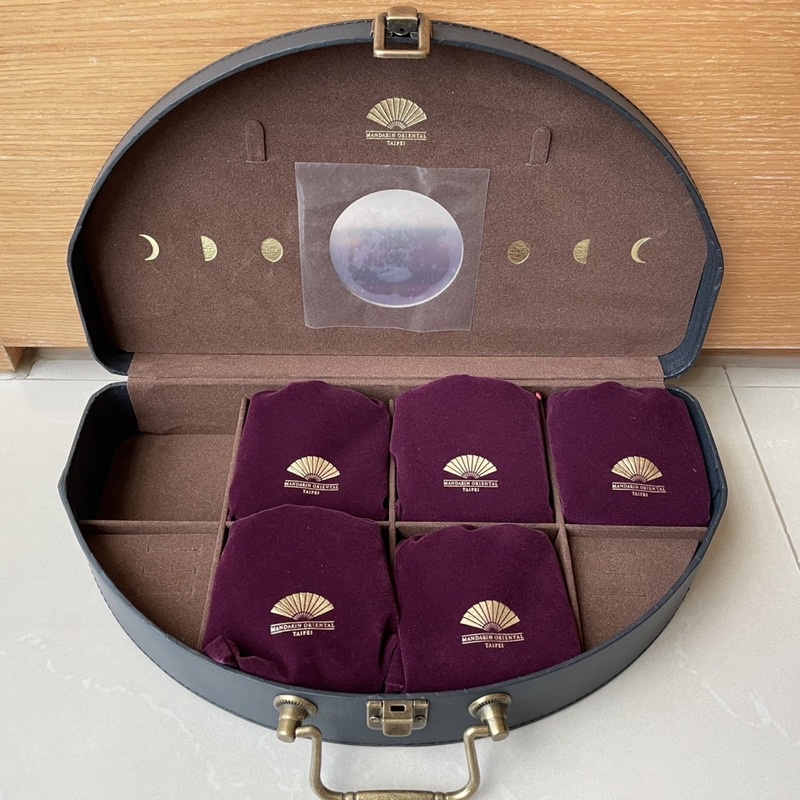 東方文華2021 月餅盒 不含月餅，含絨布袋  可當珠寶盒、飾品盒