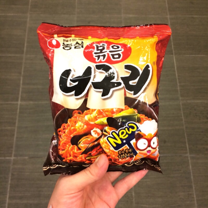 韓國 農心 乾燒浣熊麵-單包入-即期出清（昆布海鮮風味）