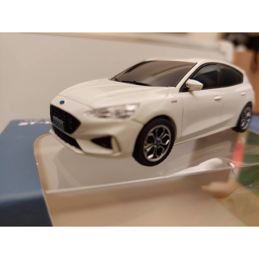 福特 Ford   模型車 focus 迴力車 五門 白色 比例1/43