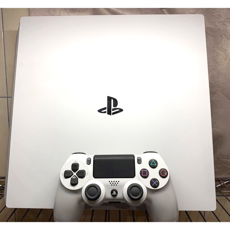 SONY PlayStation 4 Pro 冰河白